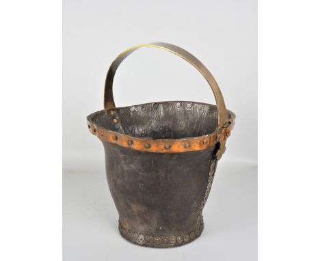Antiker Feuerlöscheimer, wohl Deutsch um 1800konischer Ledereimer / Löscheimer, kräftiges Leder vernietet, umlaufender Kupfer