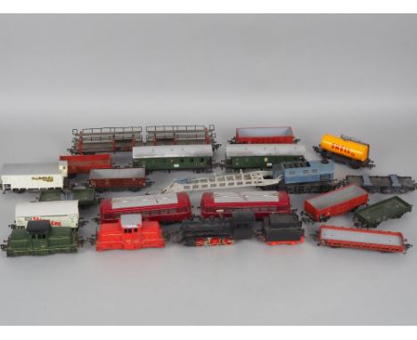 Konvolut Fleischmann Modelleisenbahn Spur H0, 19 Teilebestehend aus 2x Diesellokomotive 1306 (rot und grün); 1x 1304 Dampflok