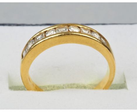 18kt Gold Brillant-Ring, 3,6g Gesamtgewicht750/000 GG, mit 4 kl. Rund-Brillanten und 5 kl. Caree-Brillanten. Ø innen ca. 16mm