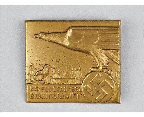 Abzeichen N.S. Flugtag 1932 Braunschweigdetailliertes NSDAP Messing Abzeichen mit Anstecknadel. Vorne gestreckter Adler mit H