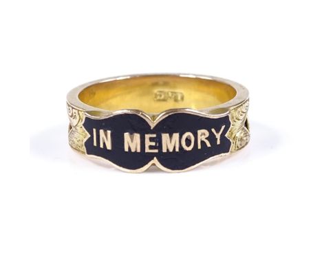 A 15ct gold black enamel and hair mourning band ring, with engraved and inset woven hair shank, and "in memory" motto, band w