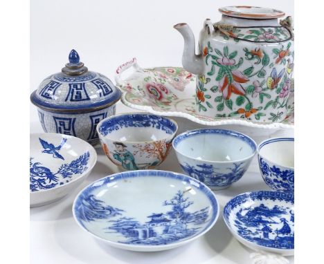 A group of English and Chinese porcelain, including a transfer decorated pearlware strainer, a Worcester crescent marked tea 