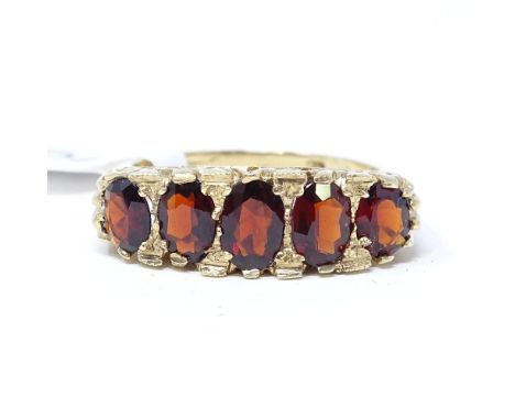 A 9ct gold 5-stone garnet ring, setting height 7.1mm, size M, 3.6g 