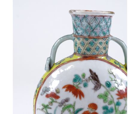 A Chinese famille verte porcelain 2-handled vase, with painted enamel birds and flowers, 4 character mark, height 15cm 