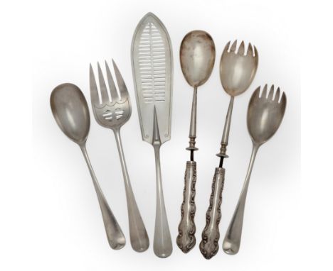 An Edwardian silver fish slice and fork,  Goldsmiths & Silversmiths Co., London, 1904;   Both with rat-tail and engraved with