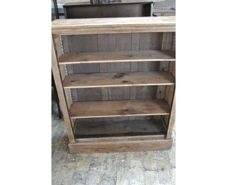 A Victorian oak three shelf adjustable bookcase - Height 108cm x Width 93cm