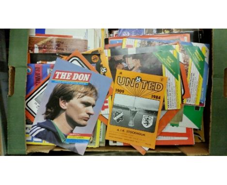 FOOTBALL, programmes, 1960s (30) onwards, inc. Scottish (320), Celtic (some European), Hearts, Dundee United, Aberdeen; leagu