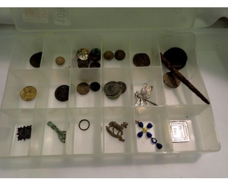 Darice metal detecting finds box with artefacts. UK P&amp;P Group 1 (£16+VAT for the first lot and £2+VAT for subsequent lots