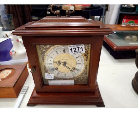 Metamec bracket clock, L: 23, H: 25 cm. Not available for in-house P&amp;P 