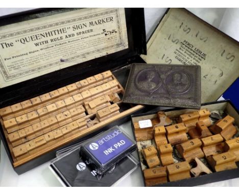 The 'Queen Hithe' sign marker printing letter stamps and Percy Leslie numbers with ink pads. UK P&amp;P Group 1 (£16+VAT for 