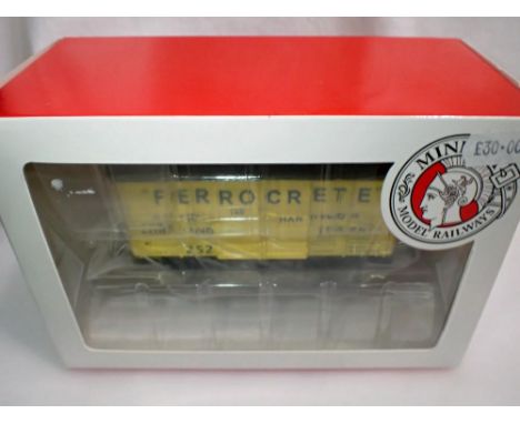O gauge Minerva Models Ferrocrete Portland cement wagon, yellow, 252, near mint, boxed. UK P&amp;P Group 1 (£16+VAT for the f
