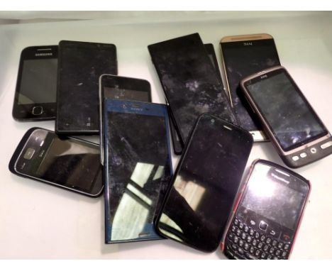 Ten mixed phones, including Samsung. UK P&amp;P Group 1 (£16+VAT for the first lot and £2+VAT for subsequent lots) 