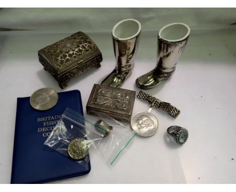 Quantity of metal items including a pair of silver plated whisky measures. UK P&amp;P Group 2 (£20+VAT for the first lot and 