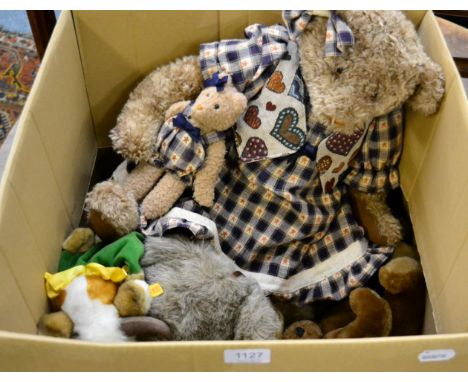 Four modern Steiff hand puppets comprising lamb, cow, rabbit and elephant; a small Steiff baby bear together with a quantity 