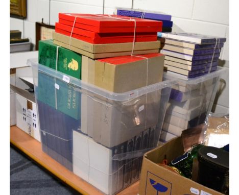 A large collection of collector's plates, including Wedgwood, Spode, Aynsley, Masons and Royal Worcester, original boxes 