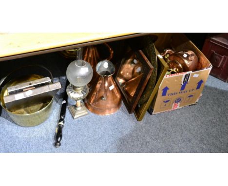 A oil lamp with an etched glass shade together with two copper harvest jugs and a group of other copper and brass, etc