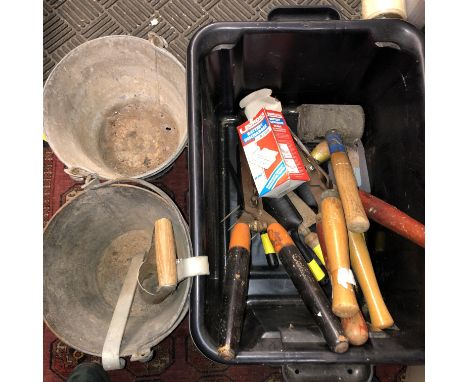 SELECTION OF TROWEL, GARDEN SHEARS, MALLET