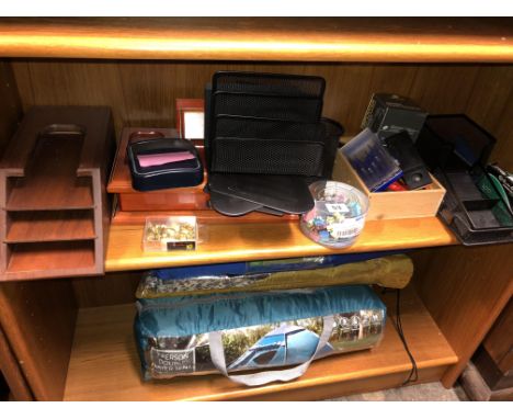 SHELF OF VARIOUS OFFICE STATIONERY INCLUDING DESK TIDIES, TRAYS, ETC