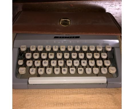 PORTABLE BROTHER MANUAL TYPEWRITER