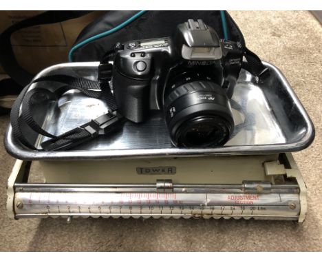 MINOLTA DYNAX 300 SI CAMERA IN CARRY CASE AND VINTAGE SCALES