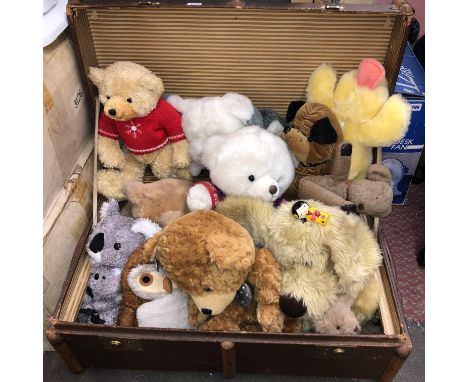 BANDED CABIN TRUNK AND A SELECTION OF SOFT TOYS AND TEDDY BEARS