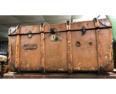 LINEN AND BANDED CABIN TRUNK