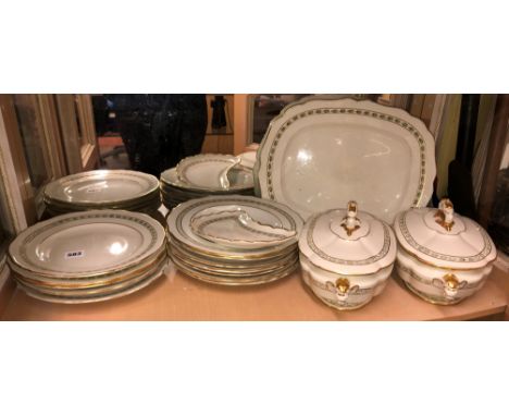 19TH CENTURY ROYAL WORCESTER VITRIUS DINNER SERVICE