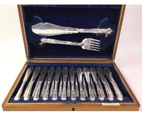 SILVER PLATED CANTEEN OF CUTLERY, MAKER ALEXANDER SCOTT OF GLASGOW comprising forks, knives and a fish slice and fork, in oak