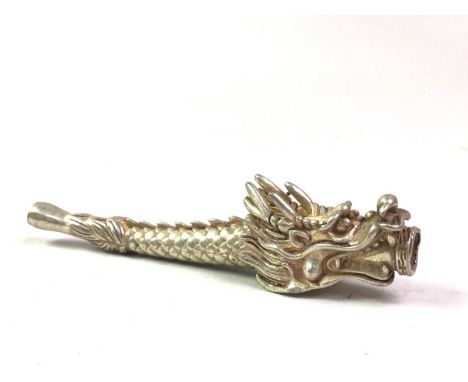 CHINESE WHITE METAL OPIUM PIPE, modelled as a dragon head, with stamped mark, indistinct 10cm longQty: 57g
