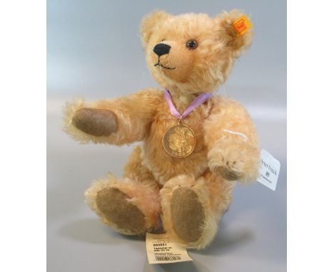 Steiff 'The 2003 Bear' in original bag and COA.  (B.P. 21% + VAT) 