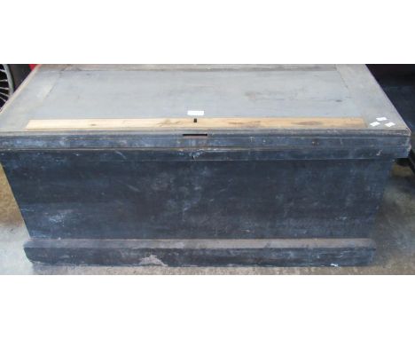 Stained pine artisans trunk.(B.P. 21% + VAT) 