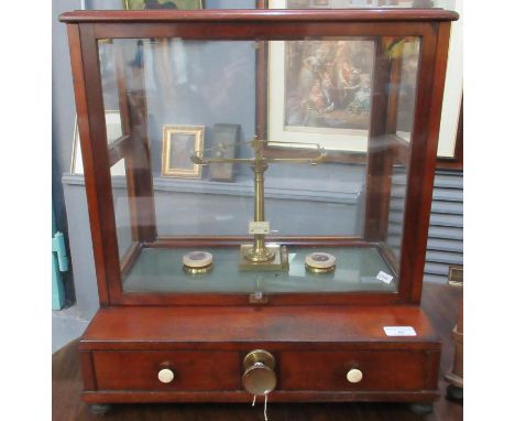 19th century brass jewellery balance scale, appearing to be by 'Ladd &amp; Wertling, of London' in mahogany glazed case with 