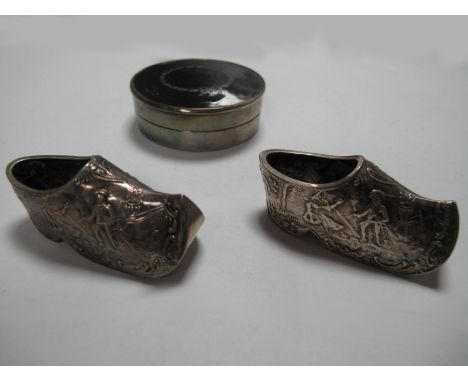 A Pair of Novelty Miniature Clogs, each allover detailed in relief, one stamped "HH", together with a hallmarked silver pique