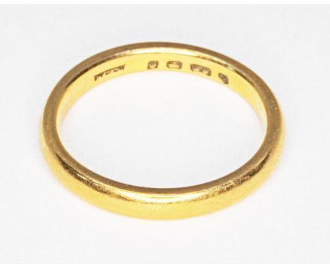 A hallmarked 22ct gold wedding band, wt. 3.7g, size K.  
