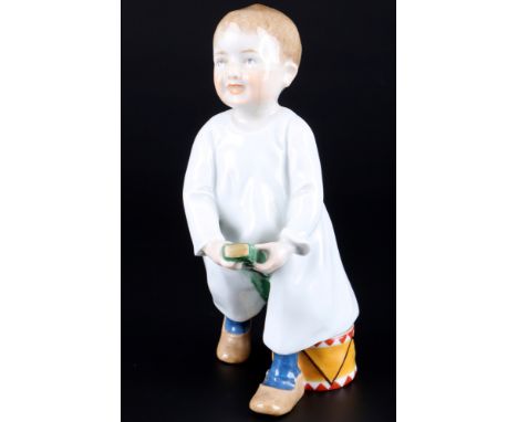 Meissen Hentschelkind mit Stecken und Trommel 1.Wahl, Knaufmarke, Hentschel child with stick and drum 1st choice,Porzellan, b