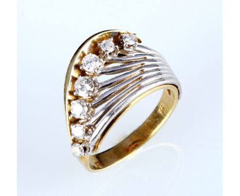 585 Gold Brillantring, 14K gold diamond ring,GG/WG 585/000 Gelb- und Weißgold, gestempelt 585, insgesamt 7 Brillanten, sehr s