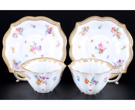 Meissen Blumenbukett mit Galeriekante 2 Mokkatassen 1.Wahl, Knaufmarke, mocha coffee cups with saucers 1st choice,Porzellan, 