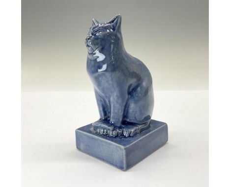 Adorable seated cat crafted from the original master mold #6402 from 1933. Finished in a lovely blue glossy glaze. Rookwood b
