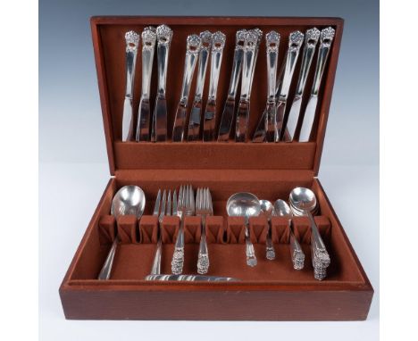 In the Eternally Yours pattern, this large collection of various utensils includes: 1 meat fork (8.75"L x 1.5"W), 1 pie serve