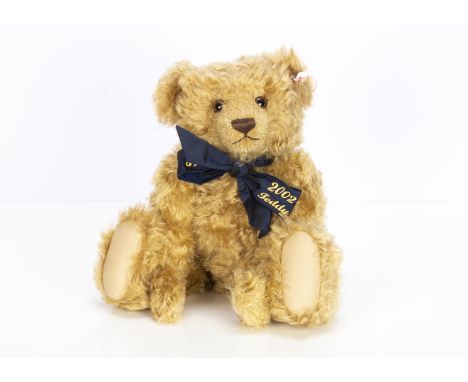 A Steiff Jubiliäums Teddy bear, 3738  for the year, in original box with certificate  (slight creasing to box)