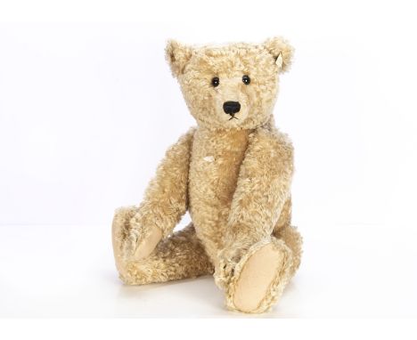 A large Steiff limited edition 1995 Replica Blond 65  1909, 4866 of 5000 in original box (no certificate, tag ripped, box fad