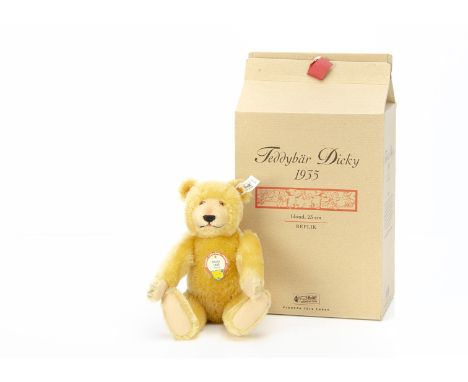 A Steiff limited edition Replica Teddy Bear Dicky 1935, 390 of 4000, in original box with certificate, 2000