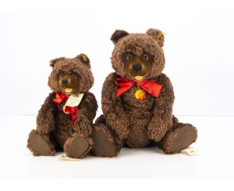 Two Steiff yellow tagged red brown teddy bears, Teddybär 46 and Teddybär 38 -- 18in. (46cm.) high