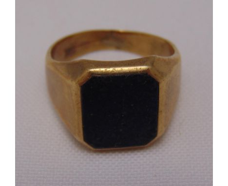 9ct yellow gold and onyx gentlemans ring, approx total weight 11.4g