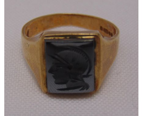 9ct yellow gold signet ring, approx total weight 6.5g