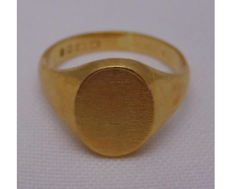 18ct yellow gold signet ring, approx total weight 8.9g