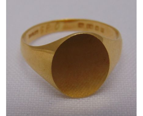 18ct yellow gold signet ring, approx total weight 5.2g