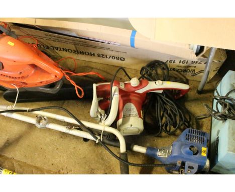 A telescopic electric chainsaw 