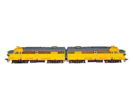 Fleischmann Diesellokomotive mit Ergänzung ”UP” 1341/1342, Spur H0, gelb, mit Punktkontakt, LS und Alterungsspuren, Z 2-3
