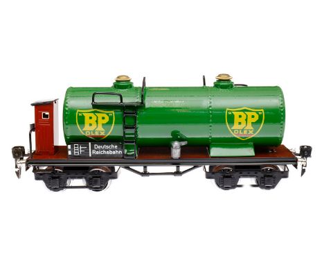 JLG/Grossmann BP Kesselwagen 1854, Spur 0, HL, mit BRH und Gussrädern, kleine LS und leichte Alterungsspuren, L 24,5, im Kart